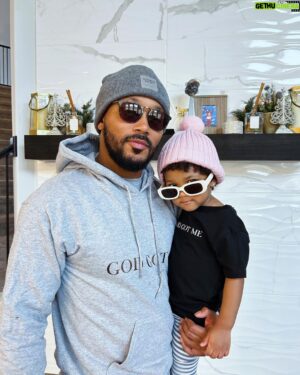 Romeo Miller Instagram - Just at the crib trying on the new @romeeverything threads for the relaunch this holiday season and my little River Rose saw the baby gear and dressed up like daddy, went and grabbed her shades and crashed the party and never left my side. Guess I found my new R|E model lol. Man I love being a girl dad! 🥹😎🤍💕 #GodGotMe #RomeEverything #LinkinBio #GirlDad #Twin