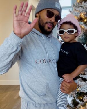 Romeo Miller Instagram - Just at the crib trying on the new @romeeverything threads for the relaunch this holiday season and my little River Rose saw the baby gear and dressed up like daddy, went and grabbed her shades and crashed the party and never left my side. Guess I found my new R|E model lol. Man I love being a girl dad! 🥹😎🤍💕 #GodGotMe #RomeEverything #LinkinBio #GirlDad #Twin