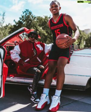 Romeo Miller Instagram - Wouldn’t have missed this day for the world. The baby of the family @mercymiller is off to college next year! Proud of you; you are conquering your dreams and will be playing on one of the best college basketball programs in the world after high-school. Back to where it all started. TyTy birthplace. HTOWN it’s up!!! #ForTyTy #ForTheCity #gocoogs @universityofhouston @houstoncougars #UofH 🚀🤠 ⬆️