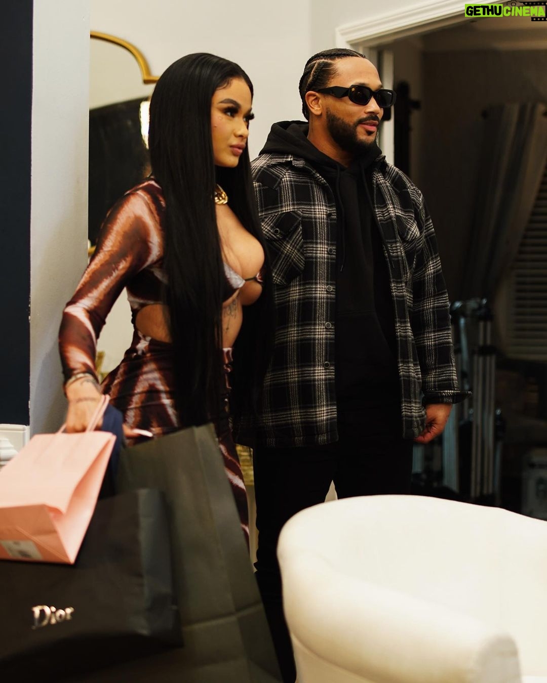 Romeo Miller Instagram - Just been on the grind diving into my Leading Man bag this season. Swipe to the last post to get a lil glimpse into the upcoming new season of @alacarteallblk season 2! Canβt wait for yall to meet Jamal & Evette, @indialove kilT it! Shout out to the entire cast and crew, director and @watchallblk familia. Coming Soon. ππ₯π₯ Photography by @elijah.wells. Atlanta, GA