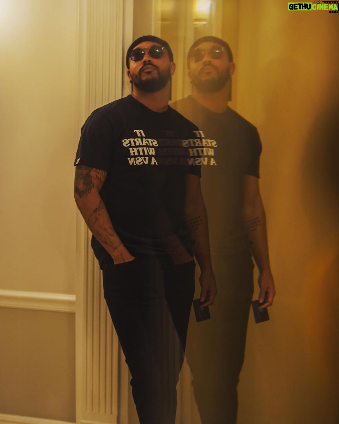 Romeo Miller Instagram - Once you understand that visiøn clarifies purpose, life will become simpler and more meaningful. Numbers 12:6. God speaks through visions. Be STILL to hear. Photography @elijah.wells x shirt @wrldinvsn. Miami, Florida