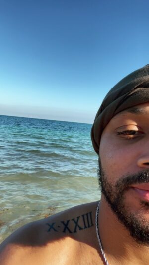 Romeo Miller Instagram - Just out here reflecting on my Bible Study notes from last year and the importance of focus. Even Jesus knew that he could only focus only on one thing at once! Let that sink. Don’t let multitasking distract you. 

Review the woman in Mark 5:25. She was finally freed and healed, due to having the right focus. Her life changed when she simply touched Jesus in a way that others didn’t. He didn’t know her name, but her approach stood out. Mark 5:34 (your faith has healed you)

Moral of the story: You aren’t meant to focus on everybody problems, go to what pulls you. #GodisGood #Serenity 

- Romeo Miller