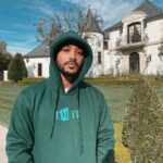 Romeo Miller Instagram - Just chilling in my Cozy Green @im.it hoodie by fashion designer Itali Miller aka my talented lil sister. The materials on her new line are exquisite plus super comfy. Can’t wait for it to drop! Go follow @im.it now to tell her to drop some pieces for the holidays! Everywhere 2022. #IMIT Calabasas, California