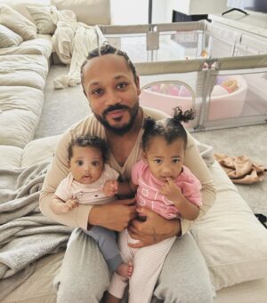 Romeo Miller Instagram - My tribe is growing. I introduce to you my fearless, intuitive, and ingenious daughter; WINTER SNOH MILLER! My heart is so full knowing that my girls will have each other as they grow. I’m a papa of 2! I’ve accomplished a lot of things in my life, but becoming a father is by far the best and most fulfilling. You made me see. Psalms 127:3. #ThankYouGod #GirlDad #LovesOfMyLife #Happy 💕💕💕