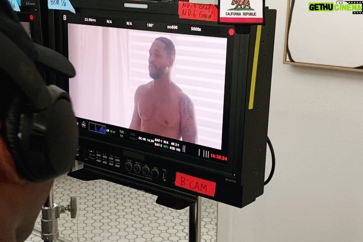 Romeo Miller Instagram - In honor of A Miracle Before Christmas premiering tomorrow DEC 8th on @betplus, here’s some bts by @kermel_yohannes. Our director @lazrael_lison got straight into it and my first scenes with the incredibly talented @letoyaluckett was the bedroom scenes ha, talk about breaking the ice! But just wanted to thank all of the wonderful cast and crew involved, nobody knew, but I decided to keep it private and finished this film even after the death of my little sister with a big smile and good vibes to make sure we captured the magic this movie deserved without any distractions. I was broken behind the curtains, but vowed to be a light on this set! You guys were my sanctuary and didn’t even know it. That’s why I’m gentle with people, because you never know what one is carrying. This movie will always hold a special place in my heart and can’t wait for yall to see it. Proverbs 18:10. #ForTyty 🕊 Bet+ premiere December 8th & BET tv premiere December 23rd.