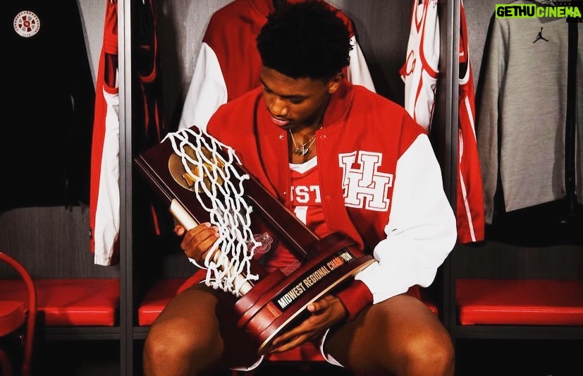 Romeo Miller Instagram - Dear Hercy and Mercy, Always shoot for the stars, you never know where you might land. Good luck at Louisville this year @hercymiller and although you are still in highschool @mercymiller, congrats on the early commitment to play at the university of Houston! Dreams don’t work unless you do and you two are the hardest workers I know; none of this is by accident. The hard work will pay off. The next generation gets better and better. More blessings and love yall. Jeremiah 29:11 🤍❤️ - Big Bro