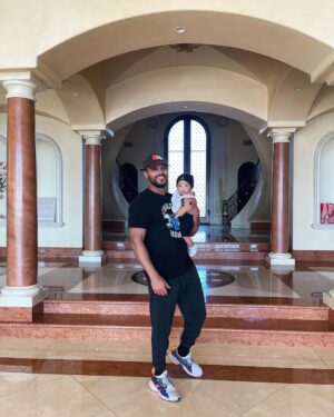 Romeo Miller Instagram - I introduce to you, THE LION QUEEN! My daughter aka my world, my light, my joy, my @thedrewyco partner, my triumph, my hope, my balance, my twin, my love, my baby genius, my heart, my angel, my first, my biggest blessing, my everything! The world will hear your roar. Thank you for making daddy a better man Baby R. Psalm 127:3 💕

ps: you were just born please stop growing so fast 🥹😫