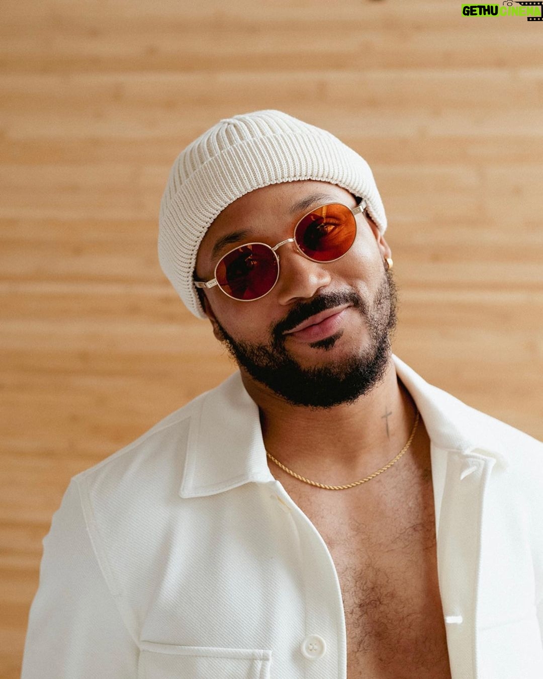 Romeo Miller Instagram - As they say in France, au revoir 2023! Might as well keep the (last post of the year) tradition going. Photography by the talented @sarah.lizphotos. Happy New Years and more peace ☮️ and blessings ✝️ to you and yours. B Ë L Î Ë V É • Mark 9:23. Hello 2024 * Now Playing: AGAIN by Lenny Kravitz Brooklyn, New York