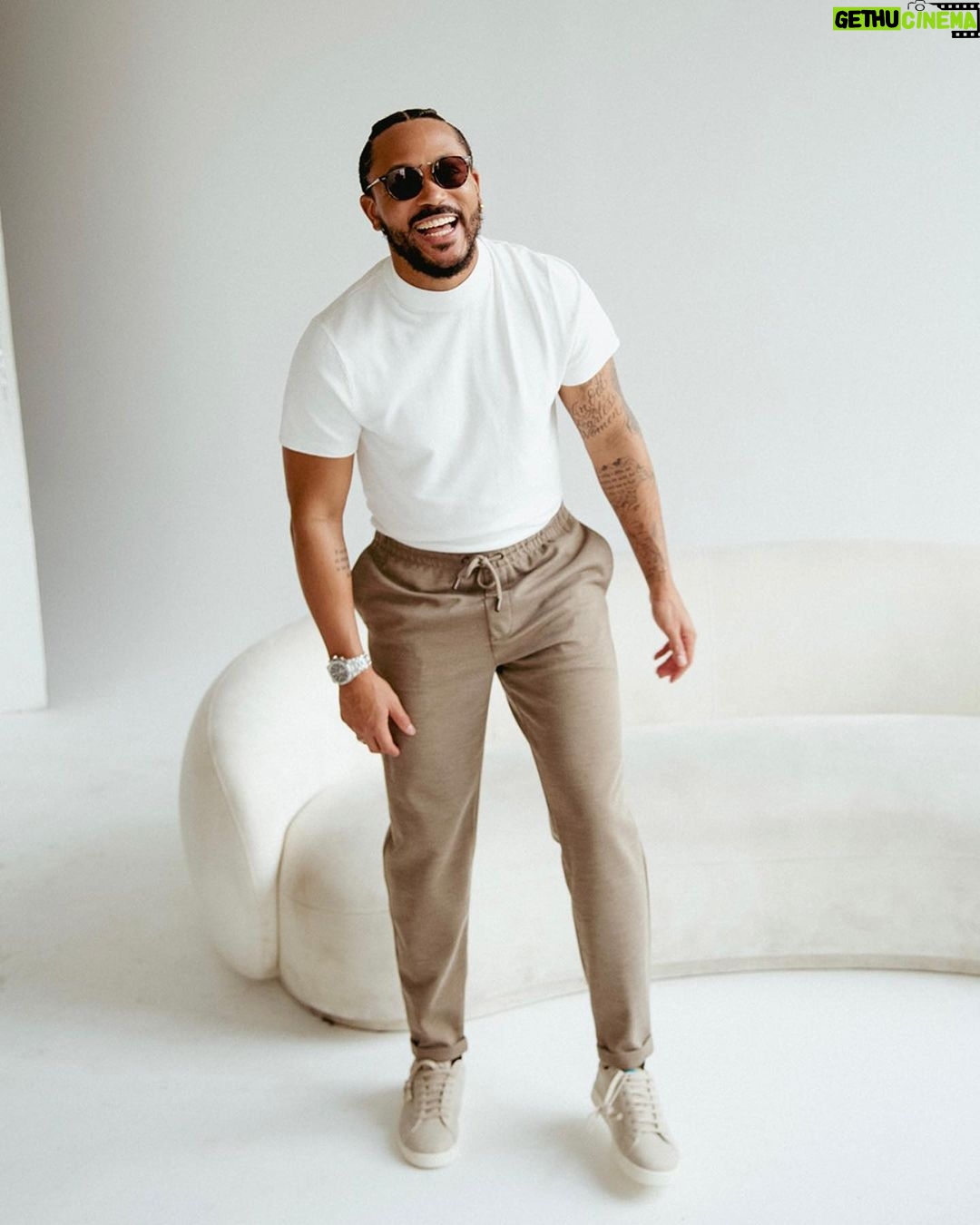 Romeo Miller Instagram - As they say in France, au revoir 2023! Might as well keep the (last post of the year) tradition going. Photography by the talented @sarah.lizphotos. Happy New Years and more peace ☮️ and blessings ✝️ to you and yours. B Ë L Î Ë V É • Mark 9:23. Hello 2024 * Now Playing: AGAIN by Lenny Kravitz Brooklyn, New York