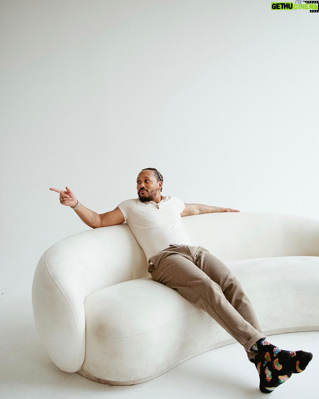 Romeo Miller Instagram - As they say in France, au revoir 2023! Might as well keep the (last post of the year) tradition going. Photography by the talented @sarah.lizphotos. Happy New Years and more peace ☮️ and blessings ✝️ to you and yours. B Ë L Î Ë V É • Mark 9:23. Hello 2024 * Now Playing: AGAIN by Lenny Kravitz Brooklyn, New York