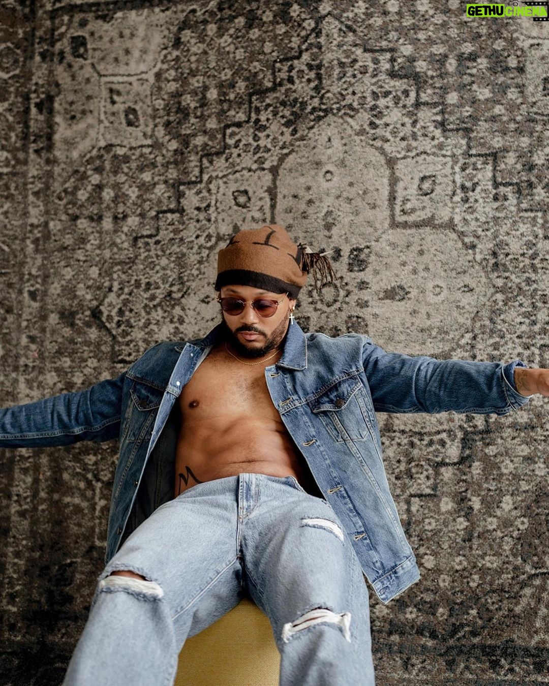 Romeo Miller Instagram - As they say in France, au revoir 2023! Might as well keep the (last post of the year) tradition going. Photography by the talented @sarah.lizphotos. Happy New Years and more peace ☮️ and blessings ✝️ to you and yours. B Ë L Î Ë V É • Mark 9:23. Hello 2024 * Now Playing: AGAIN by Lenny Kravitz Brooklyn, New York