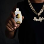 Ronaldinho Instagram - ¡La espera ha terminado! Presentamos el nuevo vape de @instapuff x @ronaldinho que todo el mundo quiere, disponible en dos versiones, 700 y 15k puffs para adaptarse a tu estilo de juego. Hasta 17 sabores que desafían los sentidos. ¡CORRE! 🏃‍♀️🏃 --- The wait is over! Introducing the new @instapuff x @ronaldinho vape that everyone wants, available in two versions, 700 and 15k puffs to suit your play style. Up to 17 flavors that defy the senses - RUN! 🏃‍♀️🏃 -- 💨PODS: Europa: 700 puffs y batería de 550MAH America: Up to 15.000 puffs, led display indicator and a rechargeable battery. 📤Distribuidores/Distributors: USA + South America : MIDWEST phone/mail Europa: BCNB2B +34 637 76 85 20 / sales@insta-puff.com España: TUVAPEO phone/mail