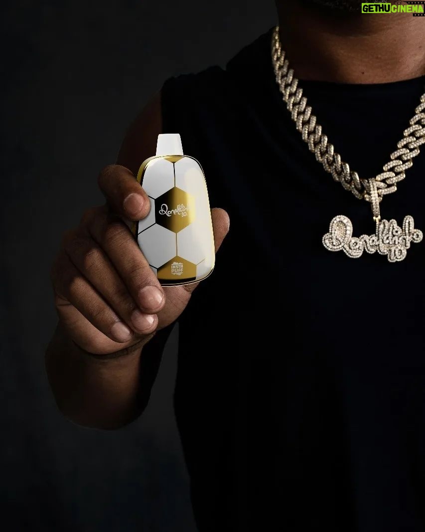 Ronaldinho Instagram - ¡La espera ha terminado! Presentamos el nuevo vape de @instapuff x @ronaldinho que todo el mundo quiere, disponible en dos versiones, 700 y 15k puffs para adaptarse a tu estilo de juego. Hasta 17 sabores que desafían los sentidos. ¡CORRE! 🏃♀️🏃 --- The wait is over! Introducing the new @instapuff x @ronaldinho vape that everyone wants, available in two versions, 700 and 15k puffs to suit your play style. Up to 17 flavors that defy the senses - RUN! 🏃♀️🏃 -- 💨PODS: Europa: 700 puffs y batería de 550MAH America: Up to 15.000 puffs, led display indicator and a rechargeable battery. 📤Distribuidores/Distributors: USA + South America : MIDWEST phone/mail Europa: BCNB2B +34 637 76 85 20 / sales@insta-puff.com España: TUVAPEO phone/mail