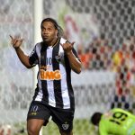 Ronaldinho Instagram - #OTD nossa vitória em casa pela Libertadores!!! Gol, assistência e 100% de aproveitamento no grupo 😎🤙🏾 #AquiÉGalo ⚫⚪