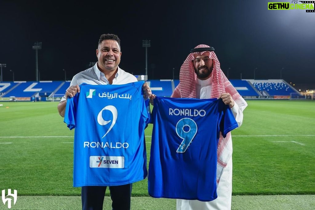 Ronaldo Instagram - Ronaldo “The Phenomenon” at #AlHilal Club 💙 📸 الأزرق يليق في الظاهرة “رونالدو” 💙 ‏⁧‫#الهلال‬⁩ نادي الهلال السعودي