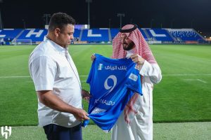 Ronaldo Instagram - Ronaldo “The Phenomenon” at #AlHilal Club 💙

📸 الأزرق يليق في الظاهرة “رونالدو” 💙

‏⁧‫#الهلال‬⁩