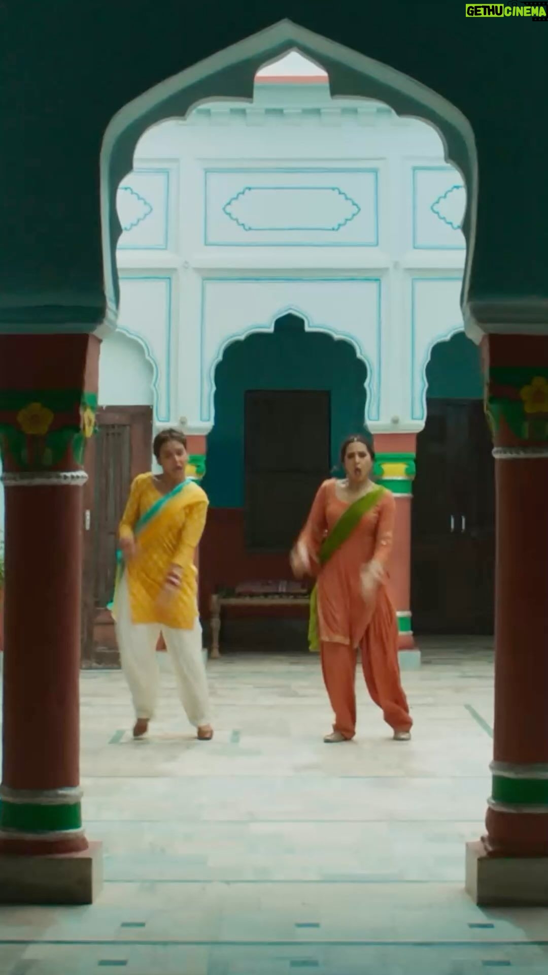 Roopi Gill Instagram - HAYE BOO out NOW 😁😁 *JATT NU CHUDAIL TAKRI 15th March 2024,in Theatres Near You…* @sargunmehta @gippygrewal @amberdeepsingh @roopigill_ @avvysra @jyoticatangri @deepakdhillonofficial @vikas.vashisht @jaani777 @arvindrkhaira @ravidubey2312 @dreamiyata @desimelodies @omjeegroupofficial @munishomjee @navneetmiser @bnsharma_official @nirmalrishiofficial @ravindermand1 @deedargillofficial @iseemakaushal @amritamby @srmanjain @rohitdhimaneditor @impressivedesignstudio @arvindchoreographer @chaupal_app @pitaaratv @speedrecords @rocketgrowpromotionwale @harmanranitatt #jattnuchudailtakri #gippygrewal #sargunmehta #roopigill #desimelodies #dreamiyata #punjabimovie #omjeegroup