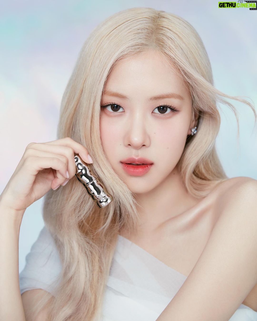Rosé Instagram - Congratulating the new beginning of Lip Care from @sulwhasoo.official 🧡 I’m obsessed! with the Lip balm.