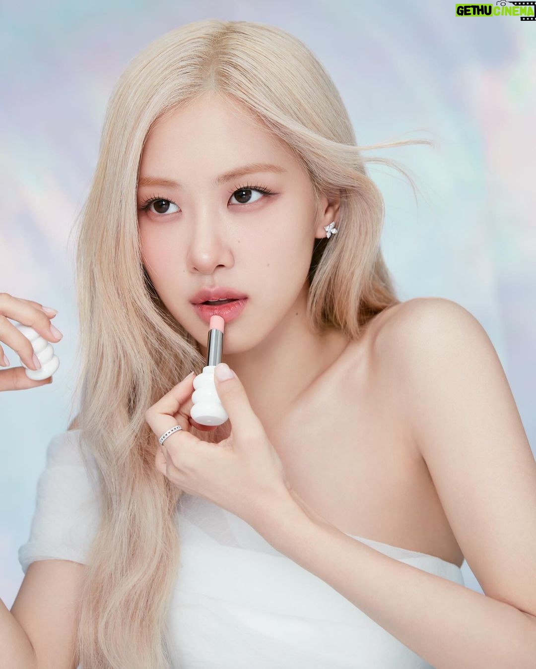 Rosé Instagram - Congratulating the new beginning of Lip Care from @sulwhasoo.official 🧡 I’m obsessed! with the Lip balm.