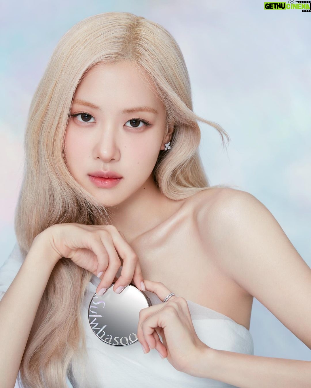 Rosé Instagram - Congratulating the new beginning of Lip Care from @sulwhasoo.official 🧡 I’m obsessed! with the Lip balm.