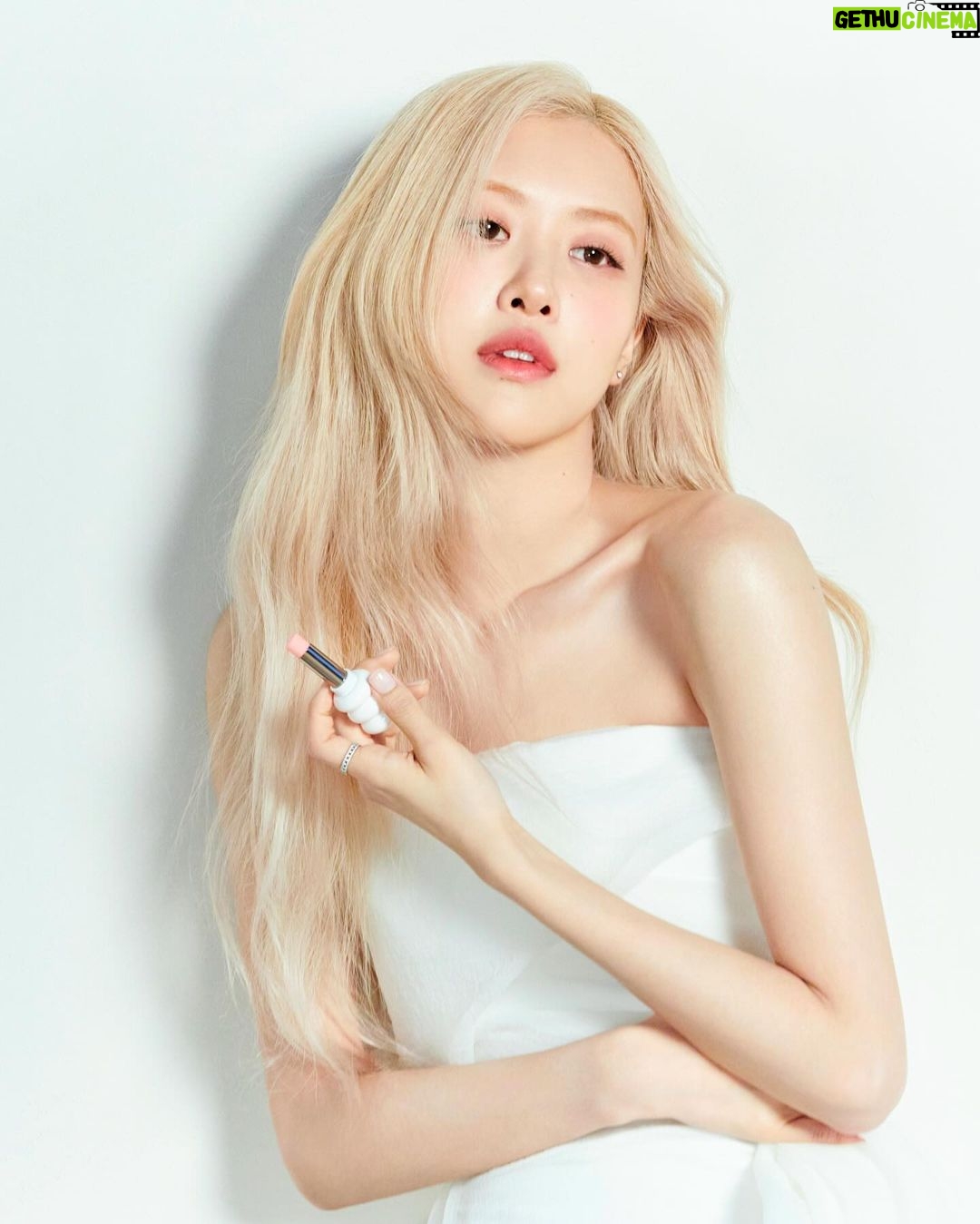 Rosé Instagram - Congratulating the new beginning of Lip Care from @sulwhasoo.official 🧡 I’m obsessed! with the Lip balm.