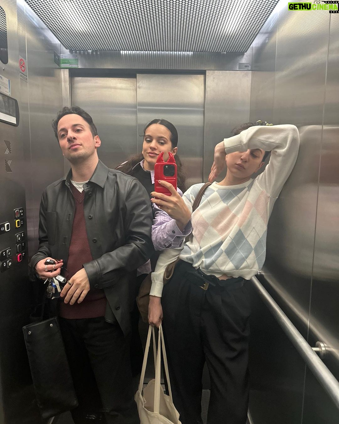 Rosalía Instagram - algún truco para no llorar?