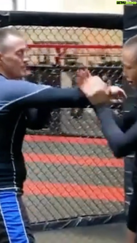 Rose Namajunas Instagram - Flowin with the master @gregnelsonmma himself before some rounds 💪 @genesis_fight