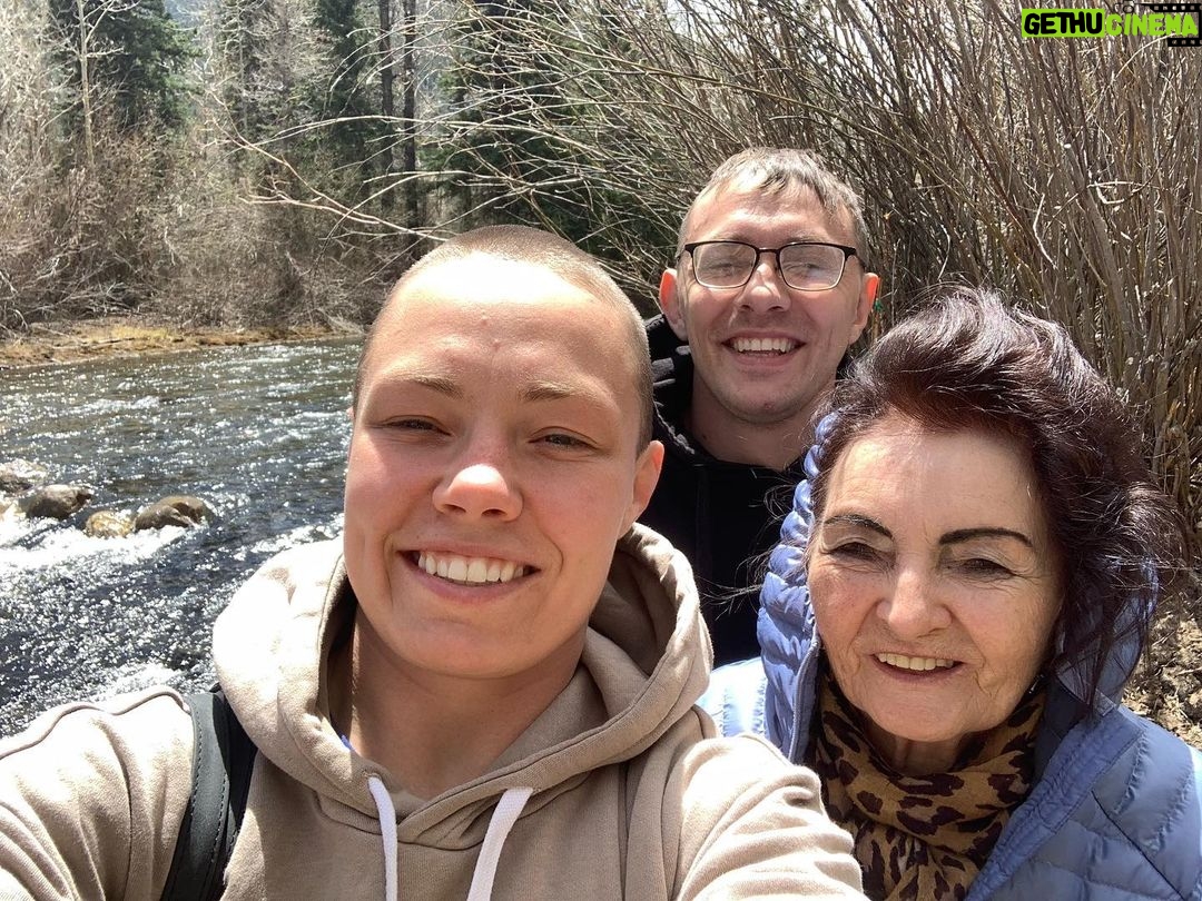 Rose Namajunas Instagram - Yesterday was Lithuanian Mother’s Day! Esu labai dėkinga savo močiutei, be jos negalėčiau kalbėti lietuviškai!
