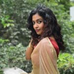 Roshini Haripriyan Instagram - Couldn’t resist taking a reel in this outfit ♥️ #roshniharipriyan #onam Chennai, India