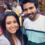 Roshini Haripriyan Instagram - Truly a remarkable day it was. Got to meet one of my fav inspiration @sivakarthikeyan sir 🤍 @priyankaamohanofficial such a down to earth person you are ♥️ And 😘😘 to the happy faces . @sakthii___ @shrutika_arjun @darshan_offl @vidyuraman @abhirami_official @bharathkrajeshofficial @kuraishi_the_entertainer @rakshan_vj @actormuthukumar Outfit @labelswarupa Jewlery @original_narayanapearls #roshniharipriyan #roshni #cookwithcomali3