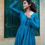 Roshini Haripriyan Instagram - 🤍🤍🤍🤍 📷 @rightfilmer Outfit @athiradesigns #roshniharipriyan