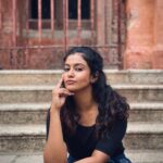 Roshini Haripriyan Instagram - நான் உன்னை காணும் வரையில் தாபத நிலையே தேசங்கள் திரிந்தேன் தனியே தனியே 🤍 #roshniharipriyan #positivethoughts #patience