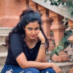 Roshini Haripriyan Instagram - நான் உன்னை காணும் வரையில் தாபத நிலையே தேசங்கள் திரிந்தேன் தனியே தனியே 🤍 #roshniharipriyan #positivethoughts #patience