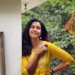 Roshini Haripriyan Instagram - மஞ்சள் மேகம் . #roshniharipriyan #roshni Chennai, India