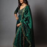 Roshini Haripriyan Instagram - Showcasing @sameenasofficial ‘s forest green asymmetric kurta that features a hand embroidered yoke with dainty floral tendrils. A pair of matching cigar pants and an intricately detailed silk organza dupatta makes this silhouette one that transcends trends and time.This ensemble is perfect for a mehendi or haldi event. Outfit : @sameenasofficial Makeup : @anushyaa_mua Hair : @nisha_bridalhairstylist Jewellery: @rimliboutique Photography : @shotsbyydv #roshniharipriyan #roshni #cookwithcomali #cookwithcomali3 #instagram Chennai, India