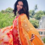 Roshini Haripriyan Instagram – Rangeela ♥️♥️♥️

Outfit by @deepoo_designers 

#cookwithcomali #cookwithcomali3 #roshni #roshniharipriyan Chennai, India