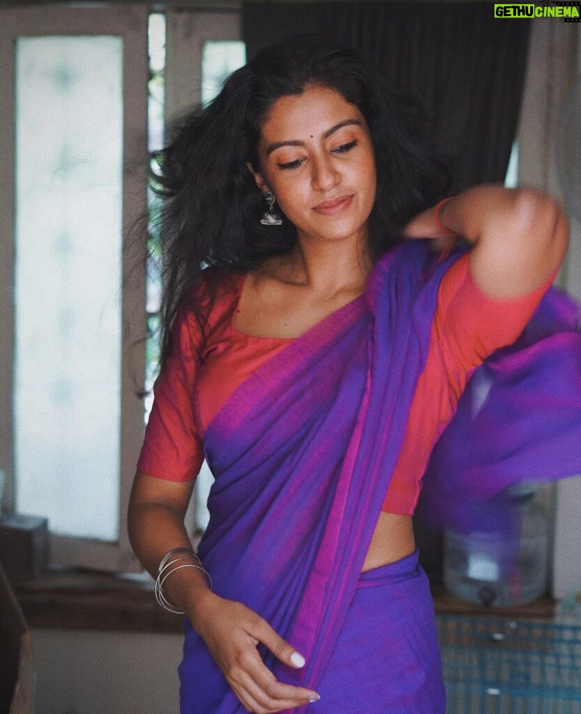 Roshini Haripriyan Instagram - Less perfection more authenticity 🤍 #roshniharipriyan #throwback #saree Chennai, India