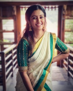 Roshini Haripriyan Instagram - Never ending love for traditional outfits ♥️

Outfit from @usabridalstudio 

#cookwithcomali #cookwithcomali3 #roshni #roshniharipriyan
