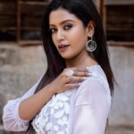Roshini Haripriyan Instagram - You attract what you vibrate 🤍 Gorgeous outfit from @labelswarupa Photography @raghul_raghupathy Cinematography @sinty_boy @thetravelingphotographist Retouch @siva_retouch Jewlery @original_narayanapearls #cookwithcomali #cookwithcomali3 #roshniharipriyan #roshiniharipriyan #roshni