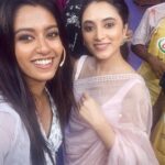 Roshini Haripriyan Instagram - Truly a remarkable day it was. Got to meet one of my fav inspiration @sivakarthikeyan sir 🤍 @priyankaamohanofficial such a down to earth person you are ♥️ And 😘😘 to the happy faces . @sakthii___ @shrutika_arjun @darshan_offl @vidyuraman @abhirami_official @bharathkrajeshofficial @kuraishi_the_entertainer @rakshan_vj @actormuthukumar Outfit @labelswarupa Jewlery @original_narayanapearls #roshniharipriyan #roshni #cookwithcomali3