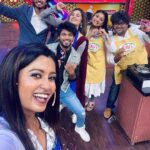 Roshini Haripriyan Instagram - Truly a remarkable day it was. Got to meet one of my fav inspiration @sivakarthikeyan sir 🤍 @priyankaamohanofficial such a down to earth person you are ♥️ And 😘😘 to the happy faces . @sakthii___ @shrutika_arjun @darshan_offl @vidyuraman @abhirami_official @bharathkrajeshofficial @kuraishi_the_entertainer @rakshan_vj @actormuthukumar Outfit @labelswarupa Jewlery @original_narayanapearls #roshniharipriyan #roshni #cookwithcomali3