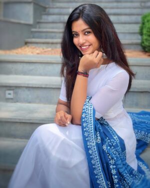 Roshini Haripriyan Instagram - 🤍🤍🤍🤍🤍

Outfit beautifully done by @yaradesigners 

#cookwithcomali3 #roshni #roshniharipriyan