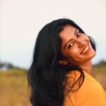 Roshini Haripriyan Instagram – Chasing the sunset ☀️🌻♥️

#roshniharipriyan #instagood #beautiful #exploringnature #manjummelboys Chennai, India