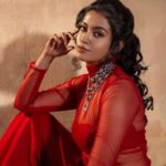 Roshini Haripriyan Instagram - Like a blazing ember, red whispers tales of ardor, courage, and the pulsating rhythm of life’s vibrant journey. ♥️ Photographer @photosbymandee Mua @noormakeup_mehndi Stying @joshua_maxwel1 Jewelry @jewelhub_chennai Makeup assist @jeni_mehandi_7 Photography Team @bharathi_saminathan @views.of.vasanth @manikanda.e #happynewyear #roshniharipriyan