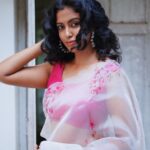 Roshini Haripriyan Instagram - May the festival of lights brighten your life and bring you moments of joy. Happy Diwali all ♥️♥️ #diwali #roshniharipriyan #saree Chennai, India