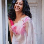 Roshini Haripriyan Instagram - May the festival of lights brighten your life and bring you moments of joy. Happy Diwali all ♥️♥️ #diwali #roshniharipriyan #saree Chennai, India