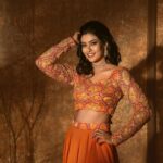 Roshini Haripriyan Instagram - A pop of orange 🧡 styled by: @ishwaryaalaguvel outfit: @tnt_designstudio photographer: @murlee_photography makeup: @glittersbytabbu hairdo: @looks_abi_create jewellery: @fineshinejewels Photography team @vignesh_venkadesan @prathiwilliams89 studio space: @istills_studio