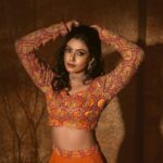 Roshini Haripriyan Instagram - A pop of orange 🧡 styled by: @ishwaryaalaguvel outfit: @tnt_designstudio photographer: @murlee_photography makeup: @glittersbytabbu hairdo: @looks_abi_create jewellery: @fineshinejewels Photography team @vignesh_venkadesan @prathiwilliams89 studio space: @istills_studio