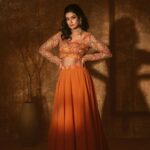 Roshini Haripriyan Instagram - A pop of orange 🧡 styled by: @ishwaryaalaguvel outfit: @tnt_designstudio photographer: @murlee_photography makeup: @glittersbytabbu hairdo: @looks_abi_create jewellery: @fineshinejewels Photography team @vignesh_venkadesan @prathiwilliams89 studio space: @istills_studio
