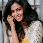 Roshini Haripriyan Instagram – 💛🌻

📷 @mickey__creations 
👗 @deepoodesigners.in 

#roshniharipriyan #love #happy #reels